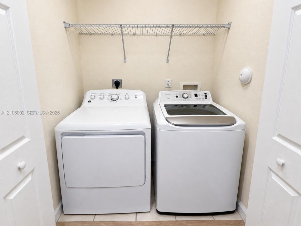 For Rent: $3,100 (3 beds, 2 baths, 1829 Square Feet)