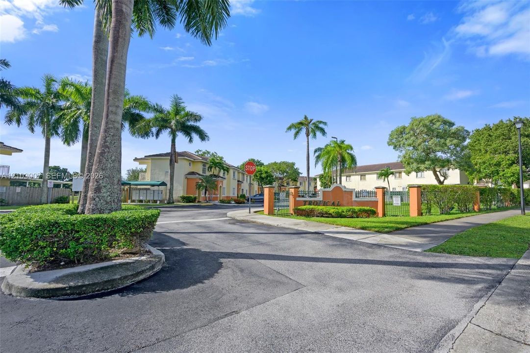 For Rent: $3,000 (3 beds, 2 baths, 1328 Square Feet)