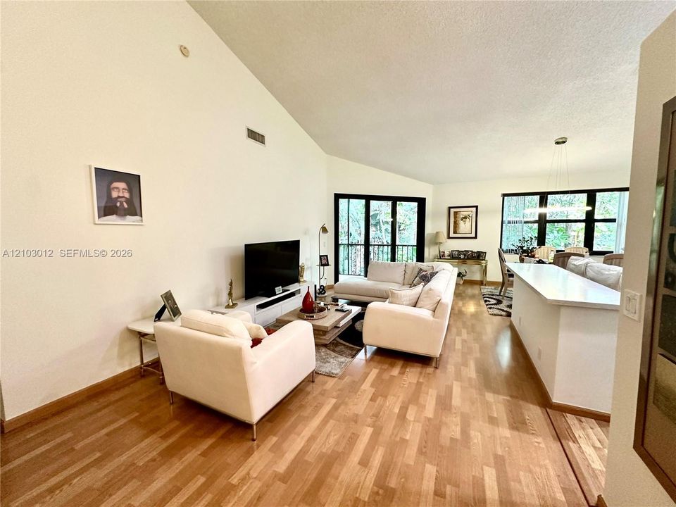 En Venta: $475,000 (3 camas, 2 baños, 1747 Pies cuadrados)