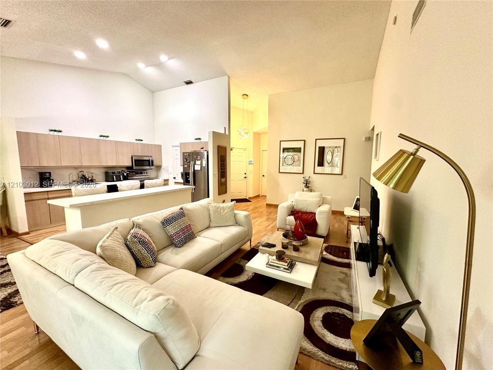En Venta: $475,000 (3 camas, 2 baños, 1747 Pies cuadrados)