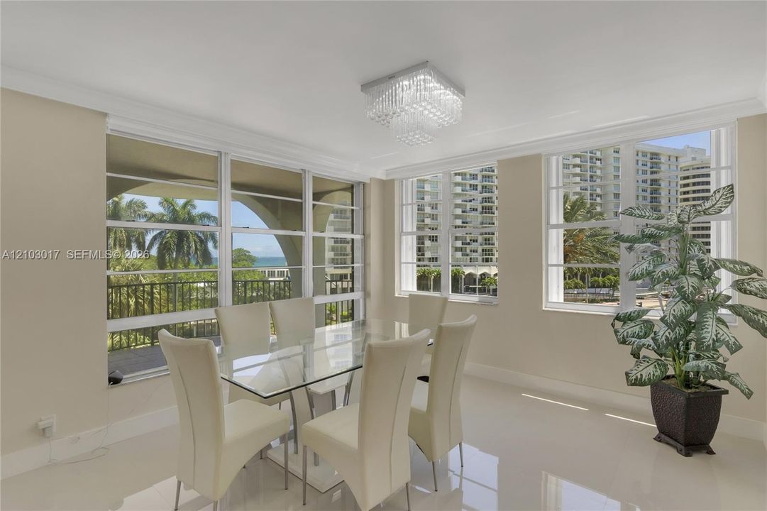 Dining Room / Comedor