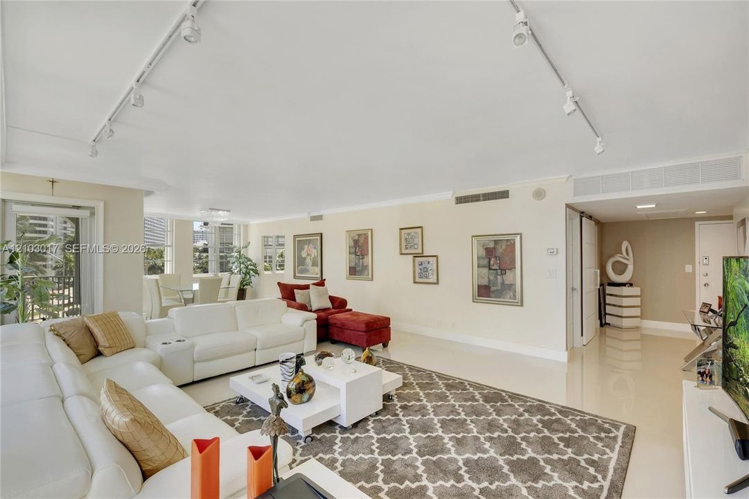 Living Room / Sala