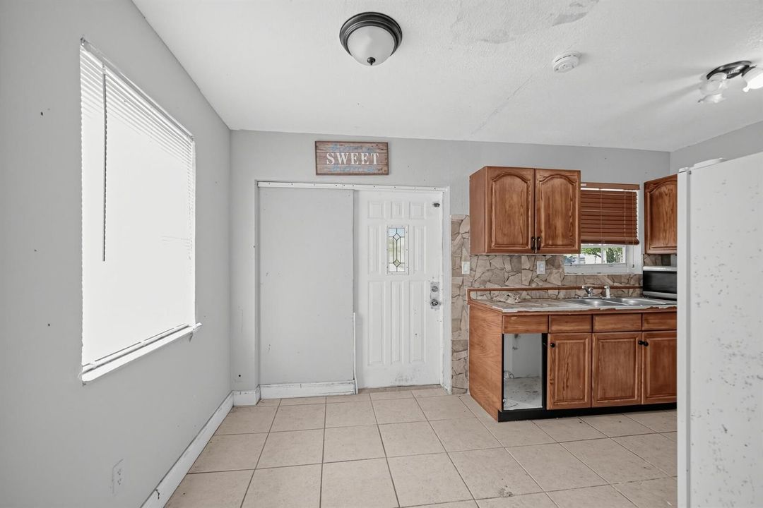 20_26438_SW_134th_Ave-Kitchen-0324