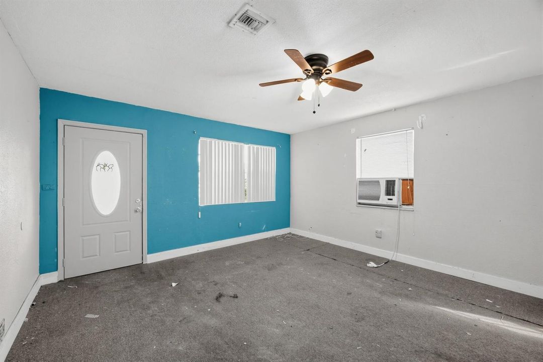 17_26438_SW_134th_Ave-Living_room-0308