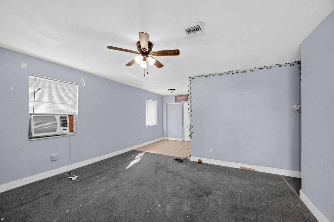 15_26438_SW_134th_Ave-Living_room-0293