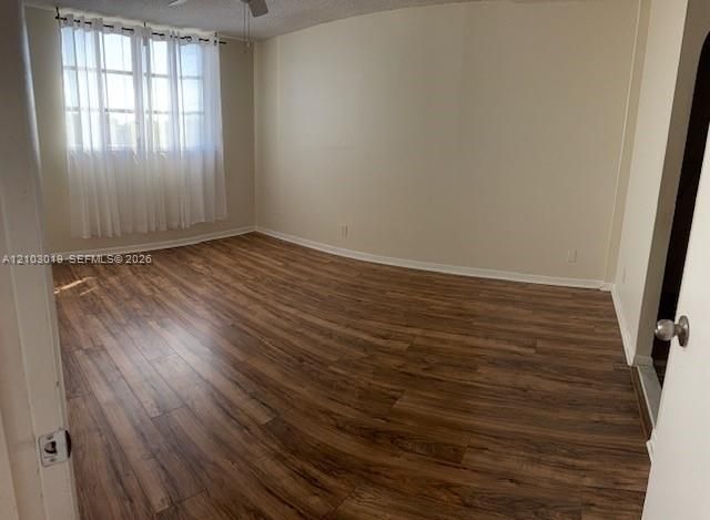 For Rent: $1,600 (1 beds, 1 baths, 940 Square Feet)