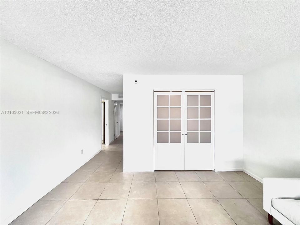 В аренду: $1,900 (1 спален, 1 ванн, 1081 Квадратных фут)