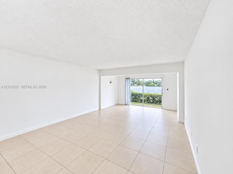 В аренду: $1,900 (1 спален, 1 ванн, 1081 Квадратных фут)