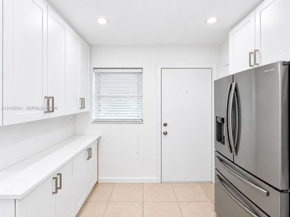 В аренду: $1,900 (1 спален, 1 ванн, 1081 Квадратных фут)