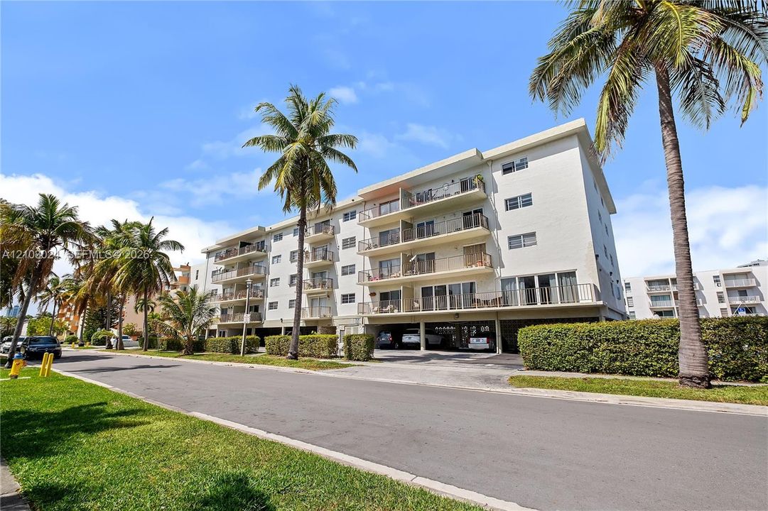 На продажу: $319,000 (2 спален, 2 ванн, 1112 Квадратных фут)