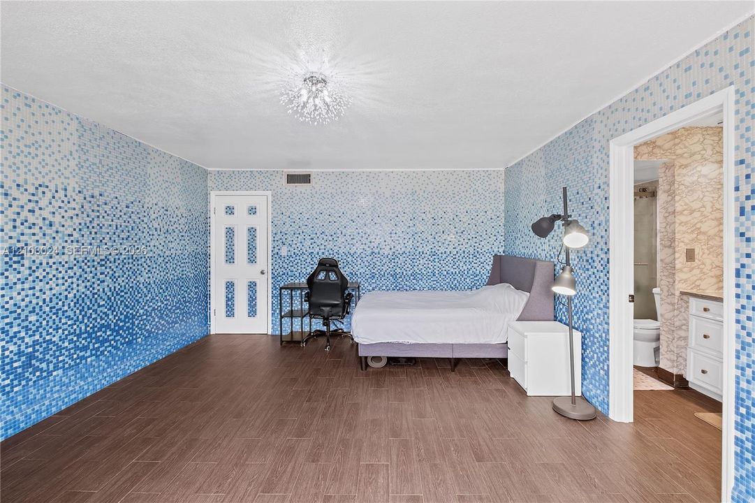 На продажу: $319,000 (2 спален, 2 ванн, 1112 Квадратных фут)