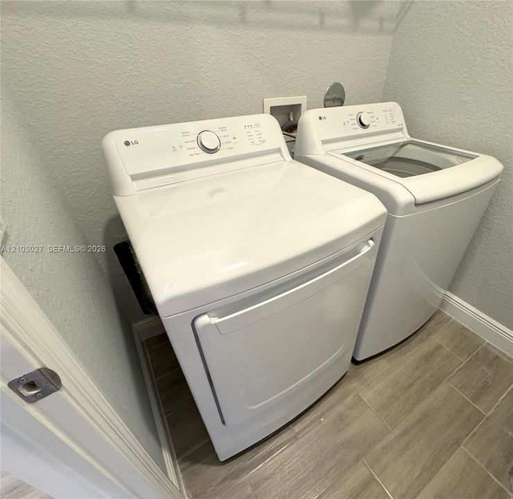 Activo con contrato: $2,895 (3 camas, 2 baños, 1500 Pies cuadrados)