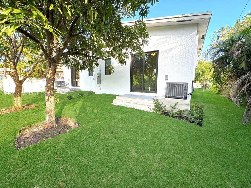 Activo con contrato: $2,895 (3 camas, 2 baños, 1500 Pies cuadrados)