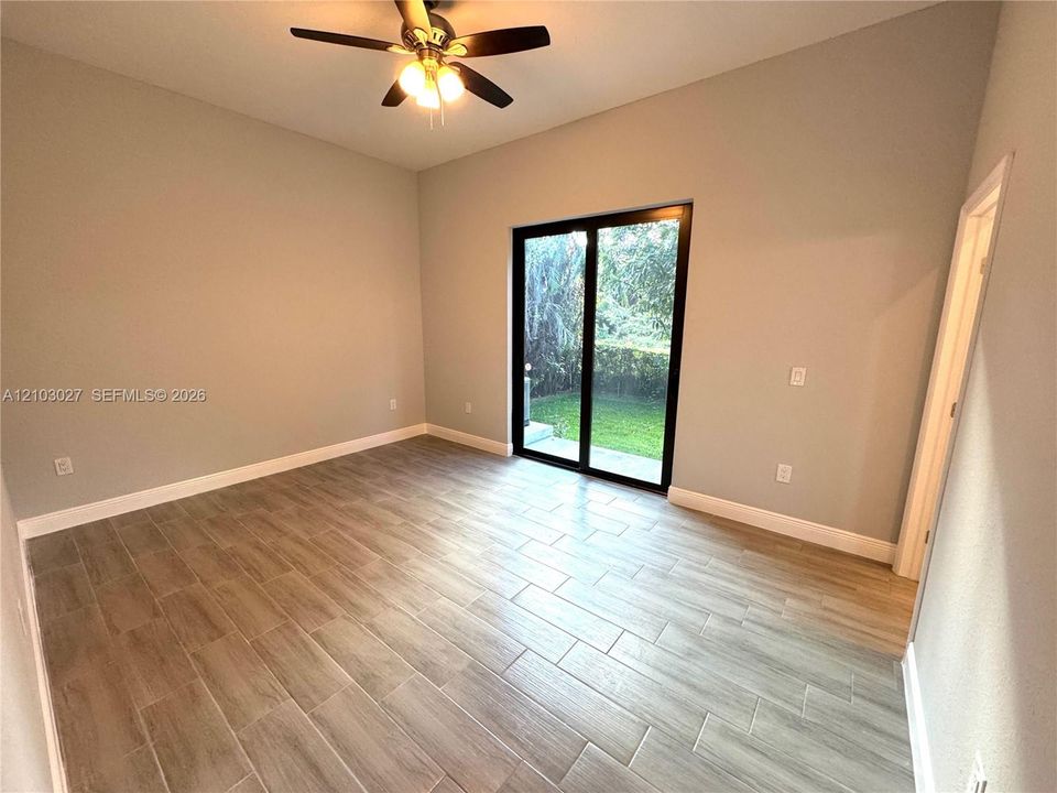 Activo con contrato: $2,895 (3 camas, 2 baños, 1500 Pies cuadrados)