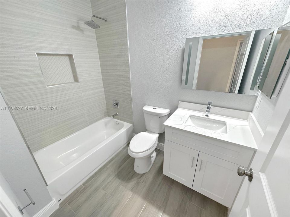 Activo con contrato: $2,895 (3 camas, 2 baños, 1500 Pies cuadrados)