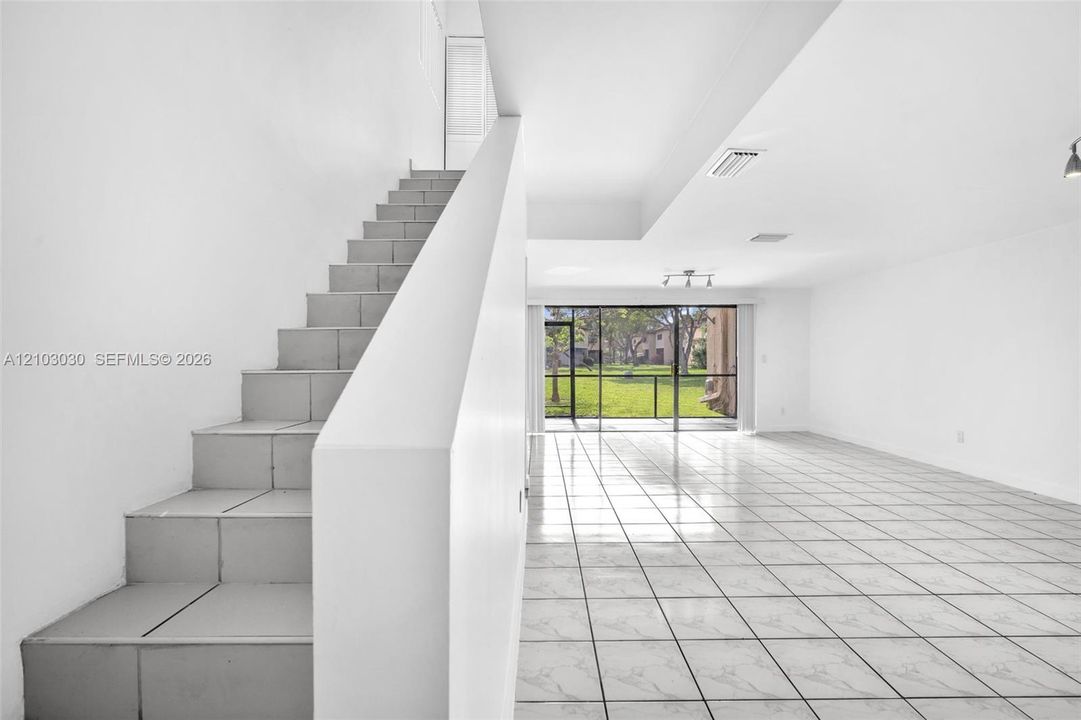For Rent: $2,500 (3 beds, 2 baths, 1512 Square Feet)