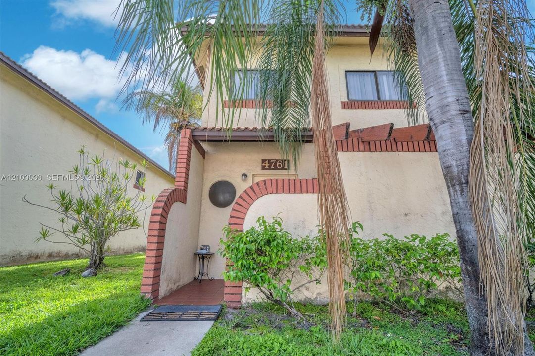 For Rent: $2,500 (3 beds, 2 baths, 1512 Square Feet)