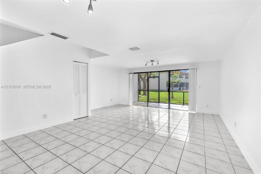 For Rent: $2,500 (3 beds, 2 baths, 1512 Square Feet)