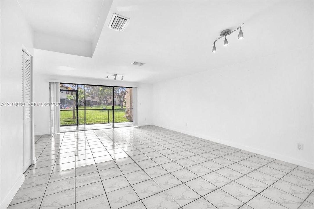 For Rent: $2,500 (3 beds, 2 baths, 1512 Square Feet)
