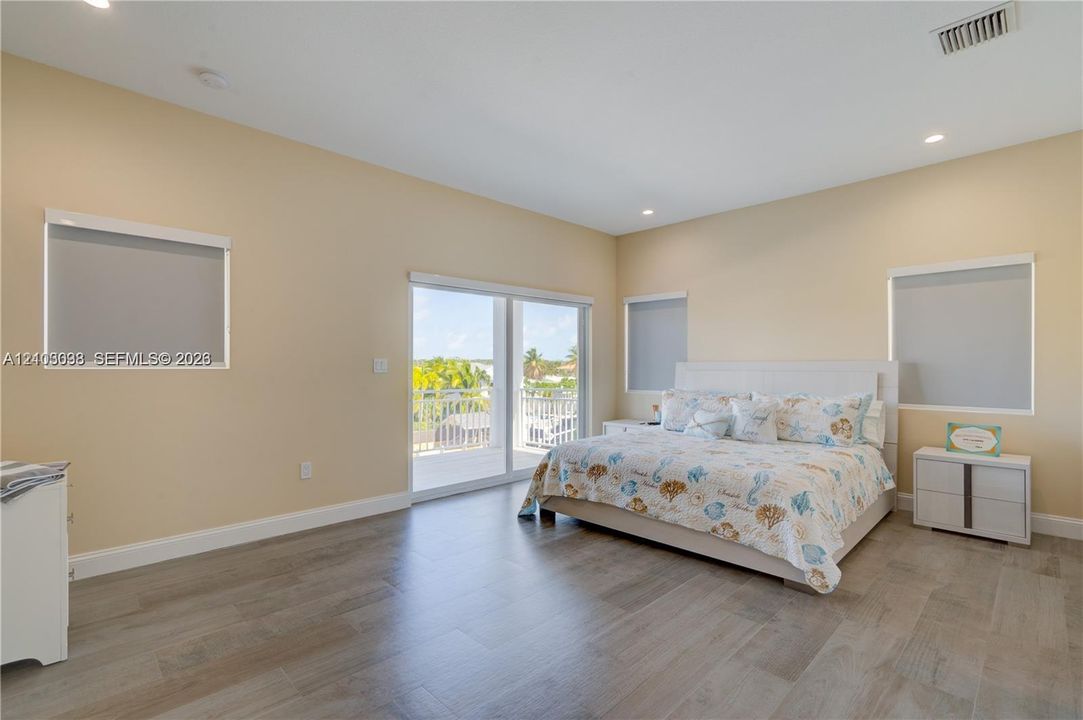 For Sale: $3,100,000 (4 beds, 4 baths, 3024 Square Feet)