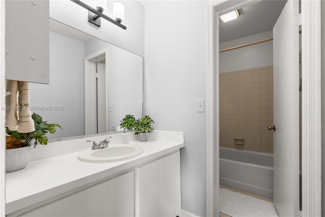 For Sale: $350,000 (2 beds, 2 baths, 1332 Square Feet)