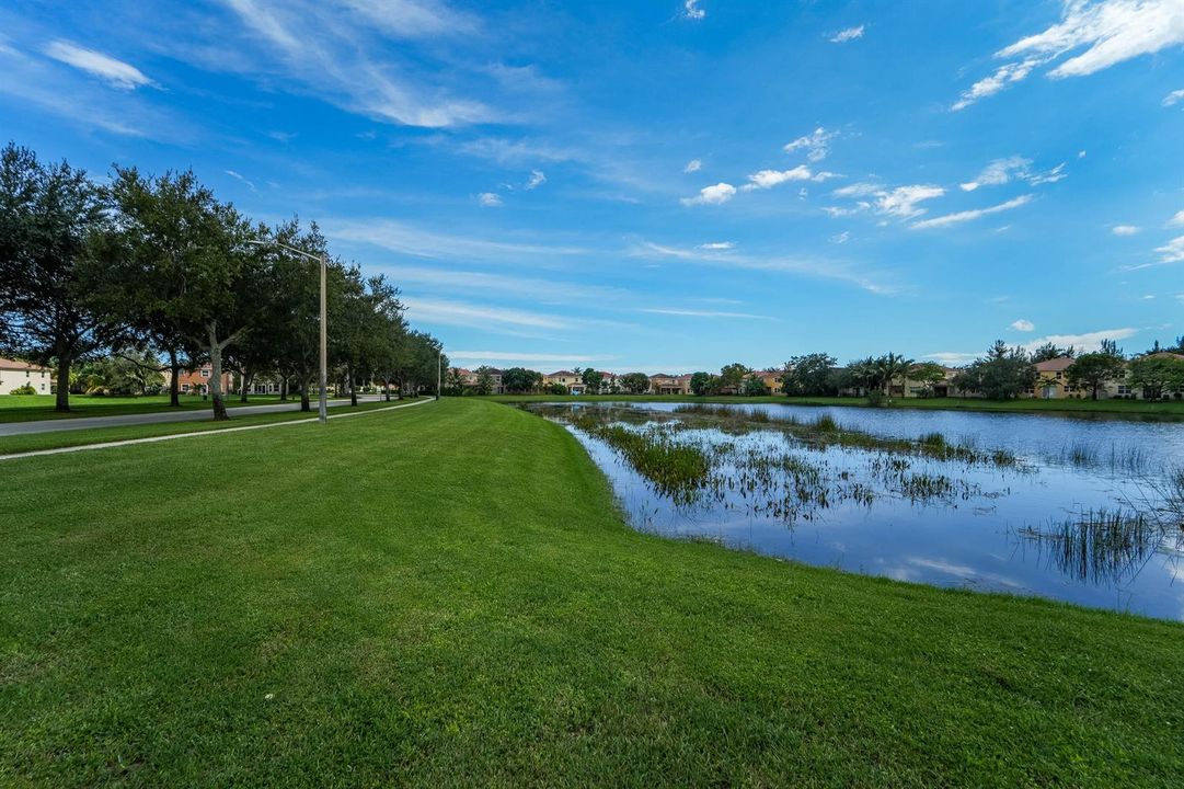 672 Gazetta Way-14