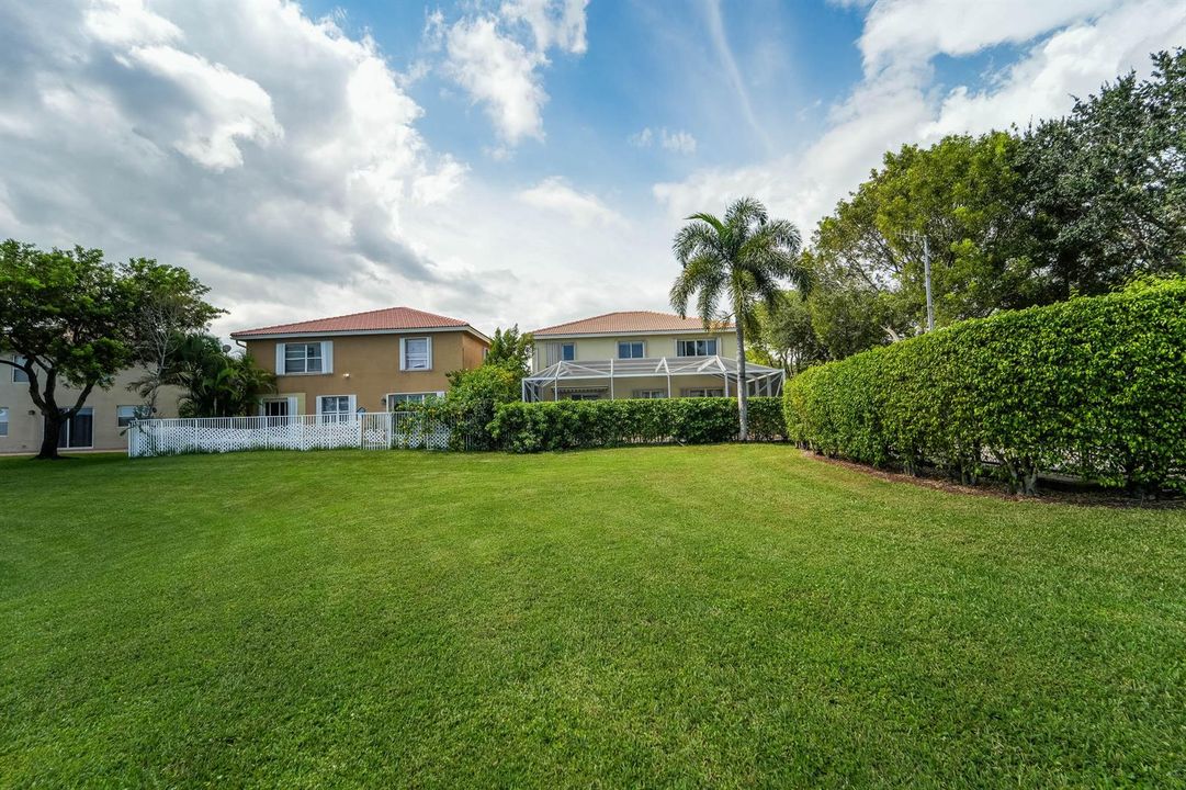 672 Gazetta Way-11