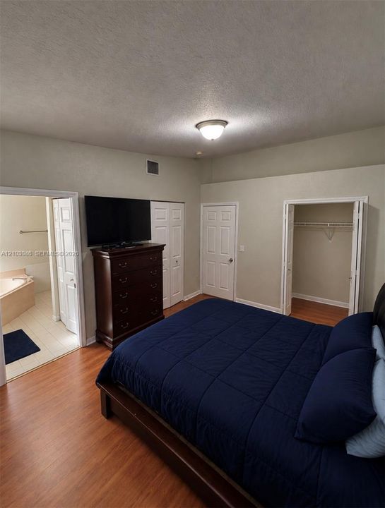 For Rent: $3,500 (2 beds, 2 baths, 1356 Square Feet)