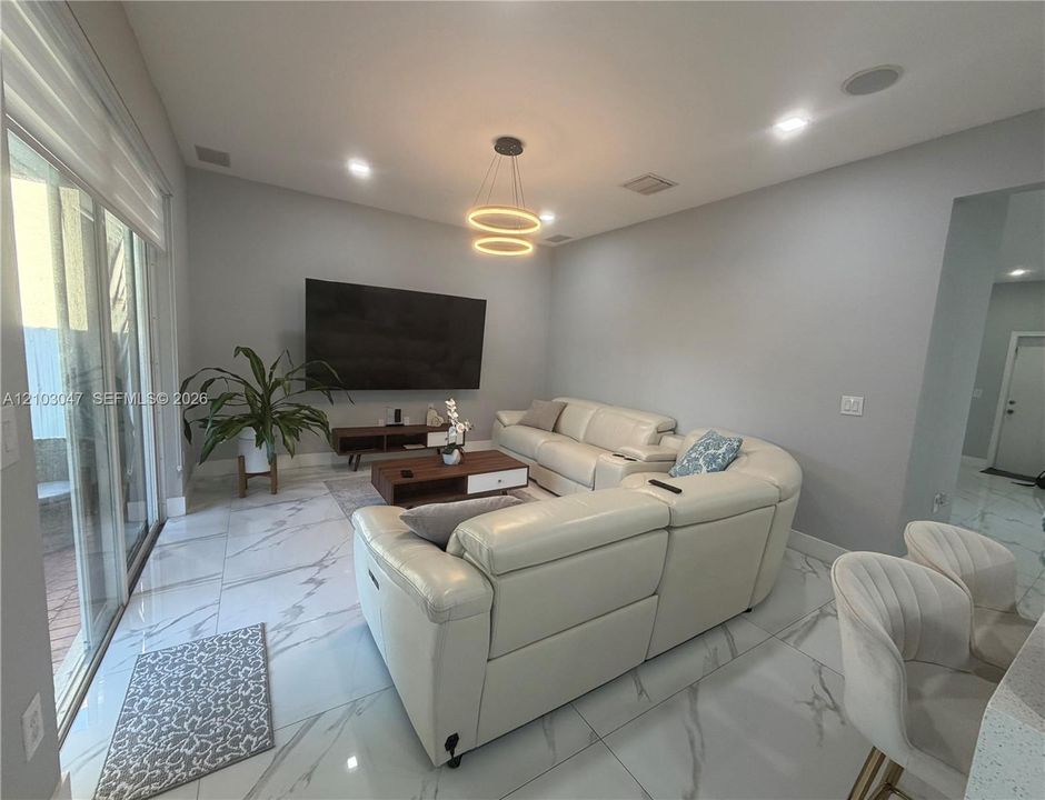 В аренду: $4,500 (4 спален, 2 ванн, 2040 Квадратных фут)