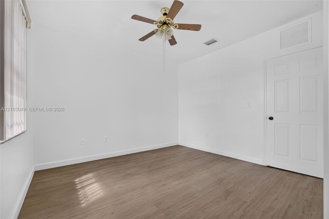For Sale: $245,000 (2 beds, 2 baths, 1069 Square Feet)