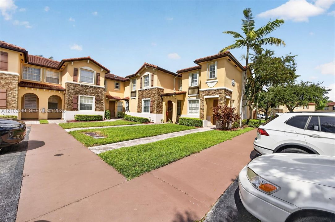 For Sale: $245,000 (2 beds, 2 baths, 1069 Square Feet)