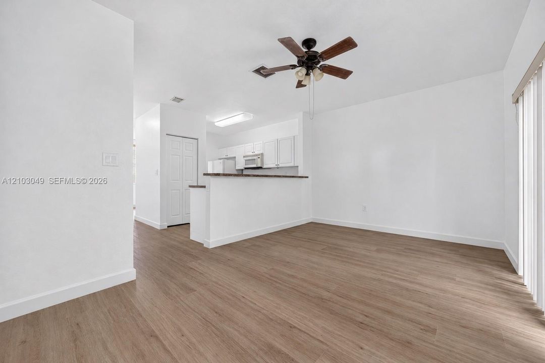 For Sale: $245,000 (2 beds, 2 baths, 1069 Square Feet)