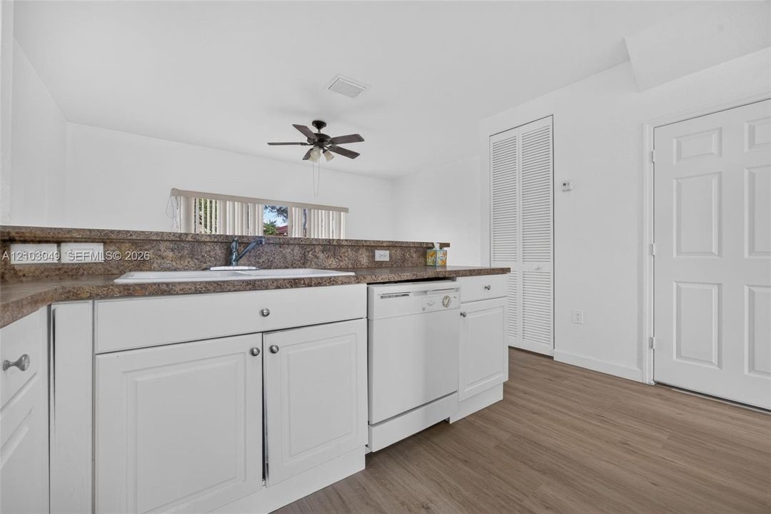 For Sale: $245,000 (2 beds, 2 baths, 1069 Square Feet)