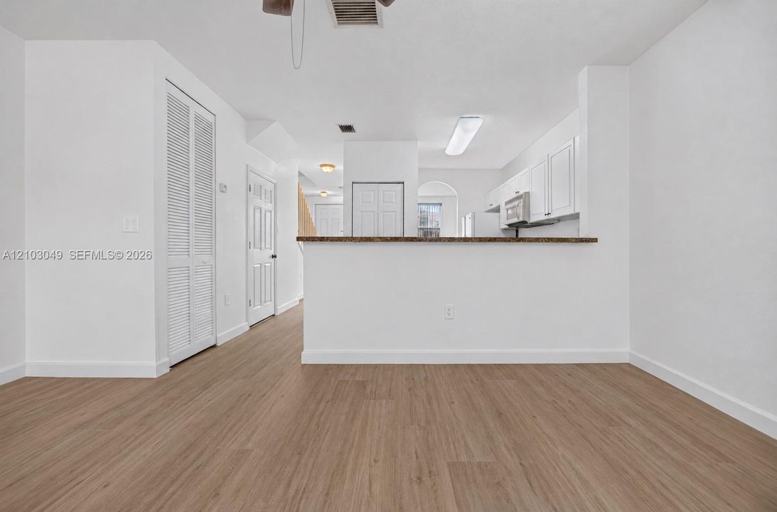For Sale: $245,000 (2 beds, 2 baths, 1069 Square Feet)