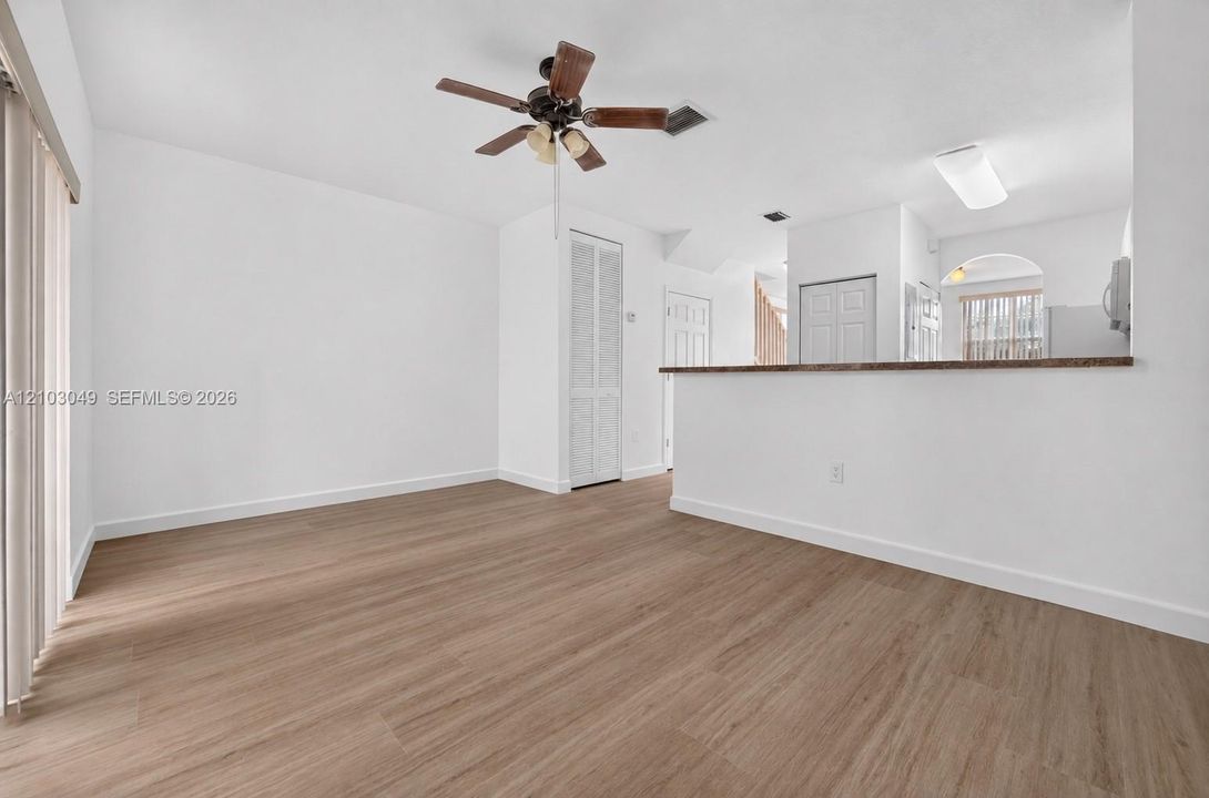 For Sale: $245,000 (2 beds, 2 baths, 1069 Square Feet)