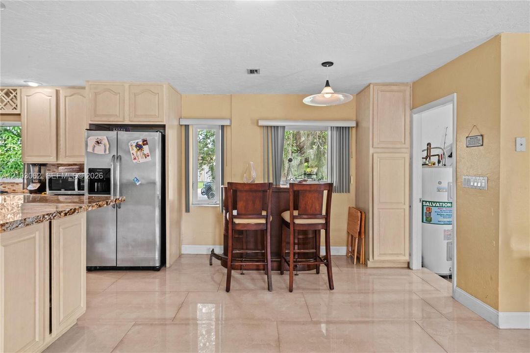 Kitchen / Bar