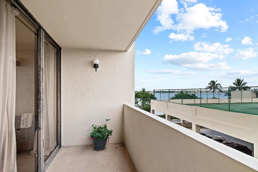 5600-N-FLAGLER-DR-310-33407-018