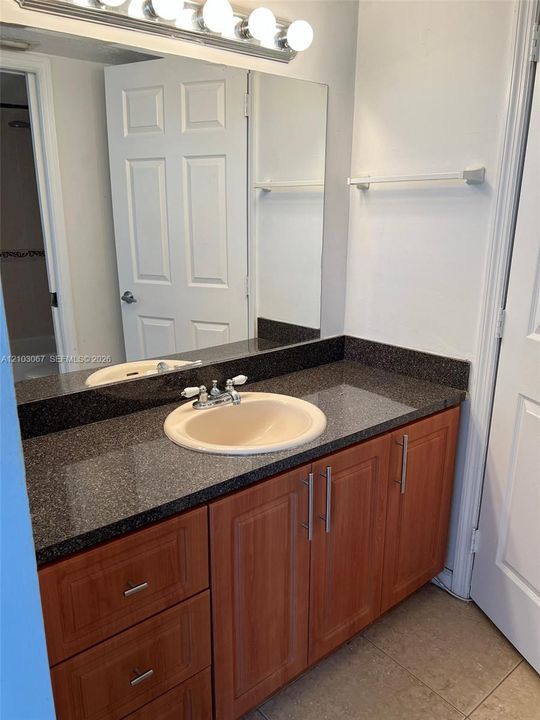 В аренду: $1,790 (2 спален, 2 ванн, 1030 Квадратных фут)