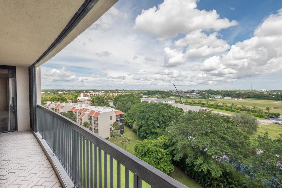 © Clark- 2480 Presidential Way 903-024