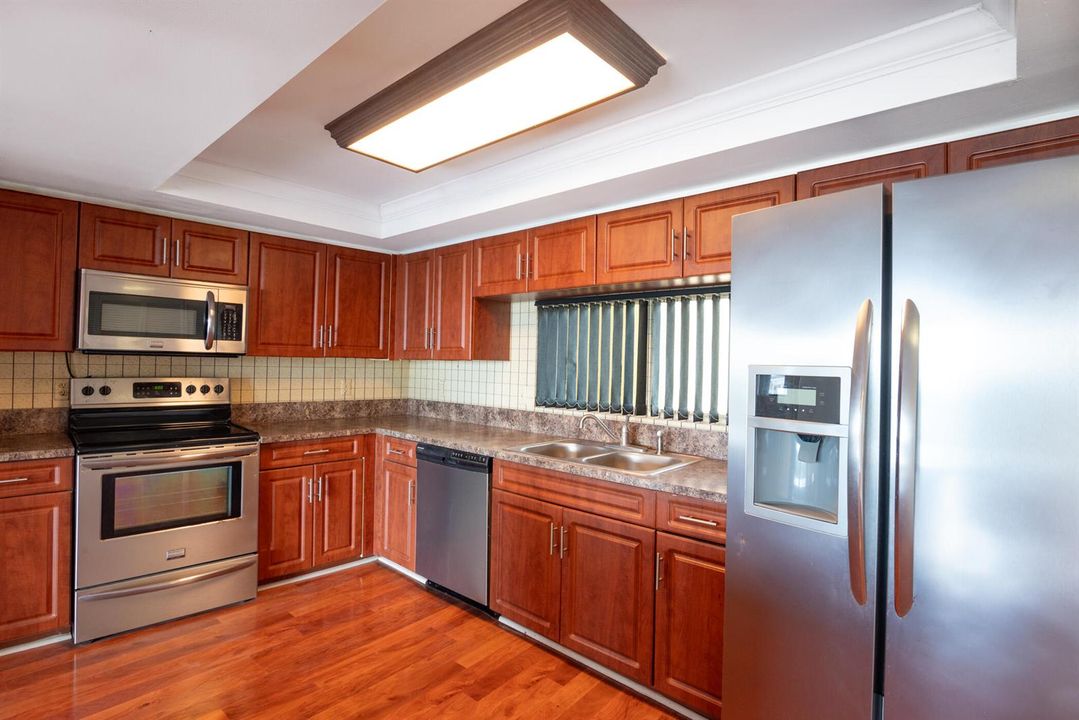 © Clark- 2480 Presidential Way 903-017