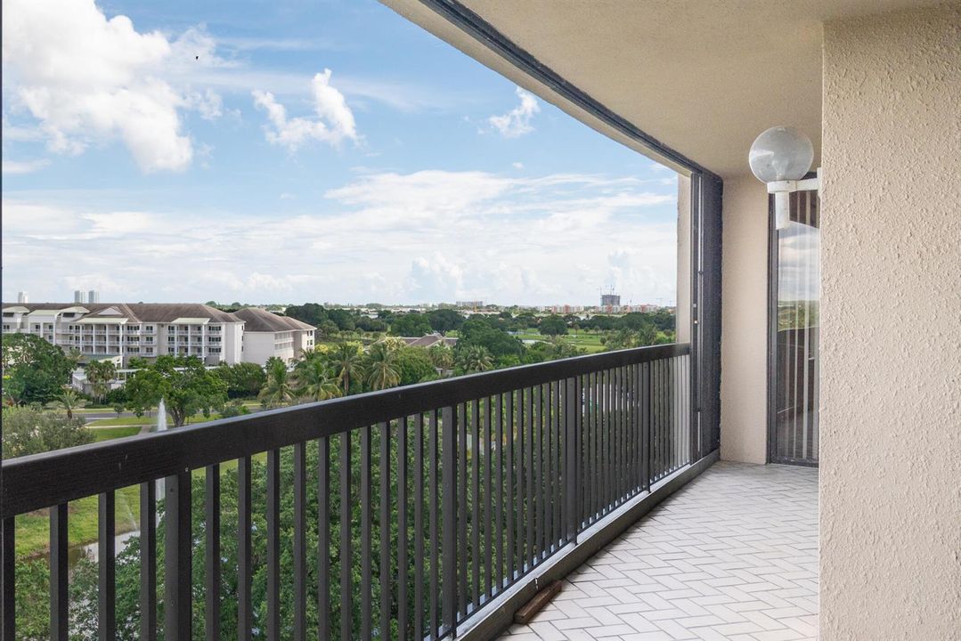 © Clark- 2480 Presidential Way 903-004