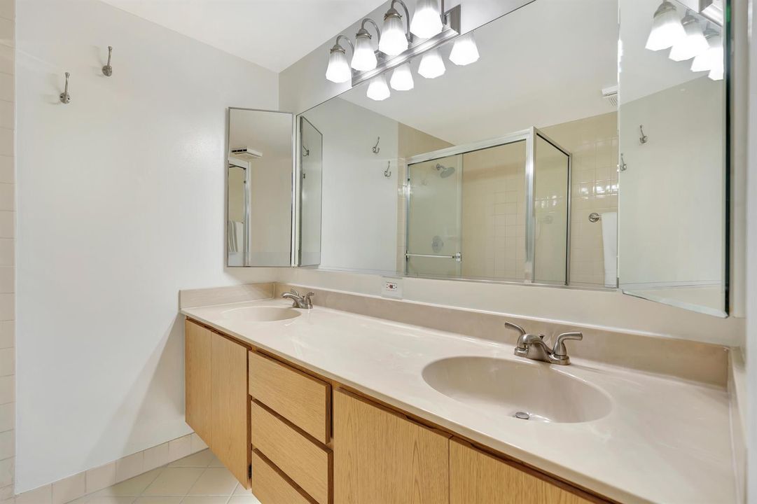 Ensuite Primary Bathroom