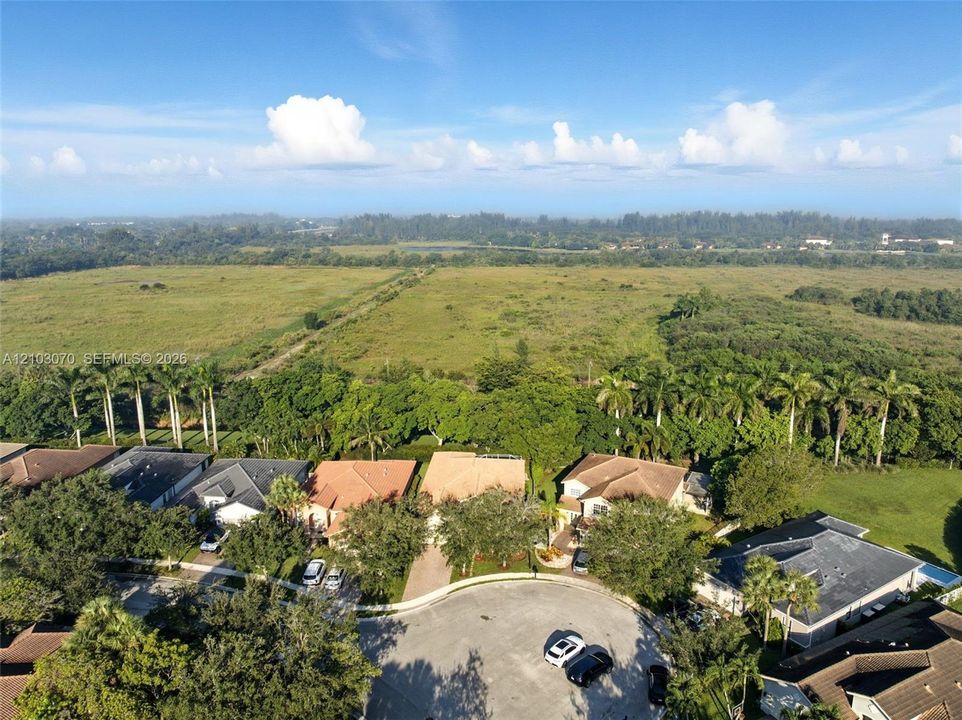 For Sale: $885,000 (4 beds, 3 baths, 2476 Square Feet)