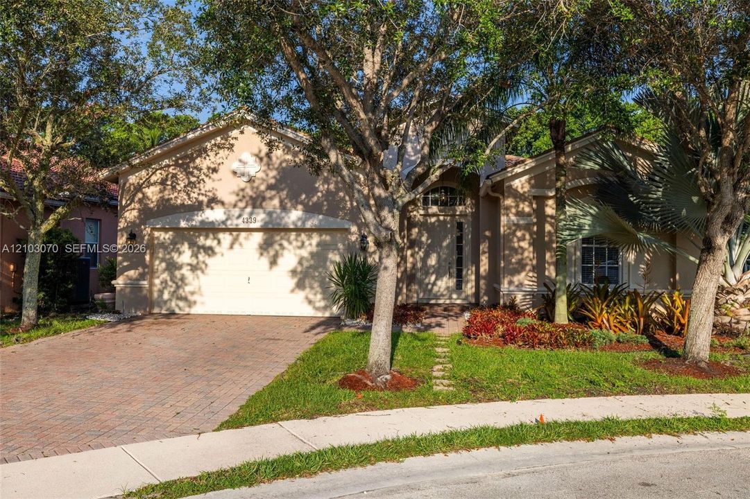 For Sale: $885,000 (4 beds, 3 baths, 2476 Square Feet)