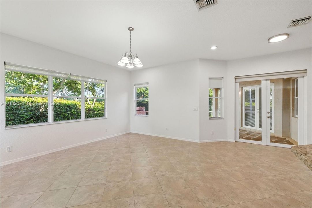 For Sale: $885,000 (4 beds, 3 baths, 2476 Square Feet)