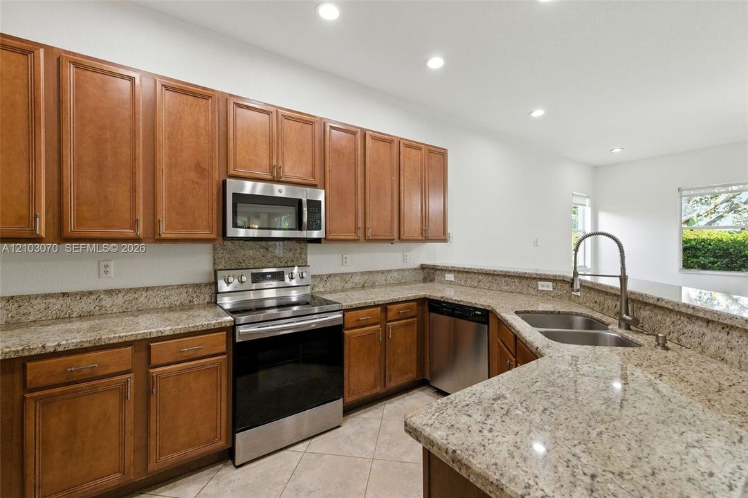 For Sale: $885,000 (4 beds, 3 baths, 2476 Square Feet)