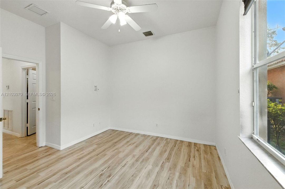 For Sale: $885,000 (4 beds, 3 baths, 2476 Square Feet)