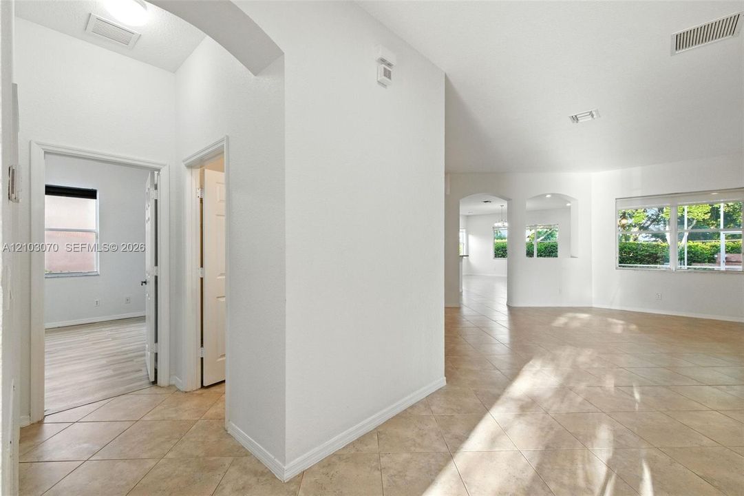 For Sale: $885,000 (4 beds, 3 baths, 2476 Square Feet)