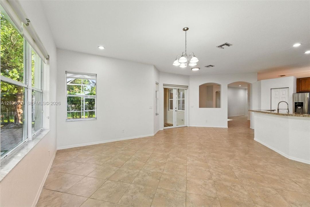 For Sale: $885,000 (4 beds, 3 baths, 2476 Square Feet)