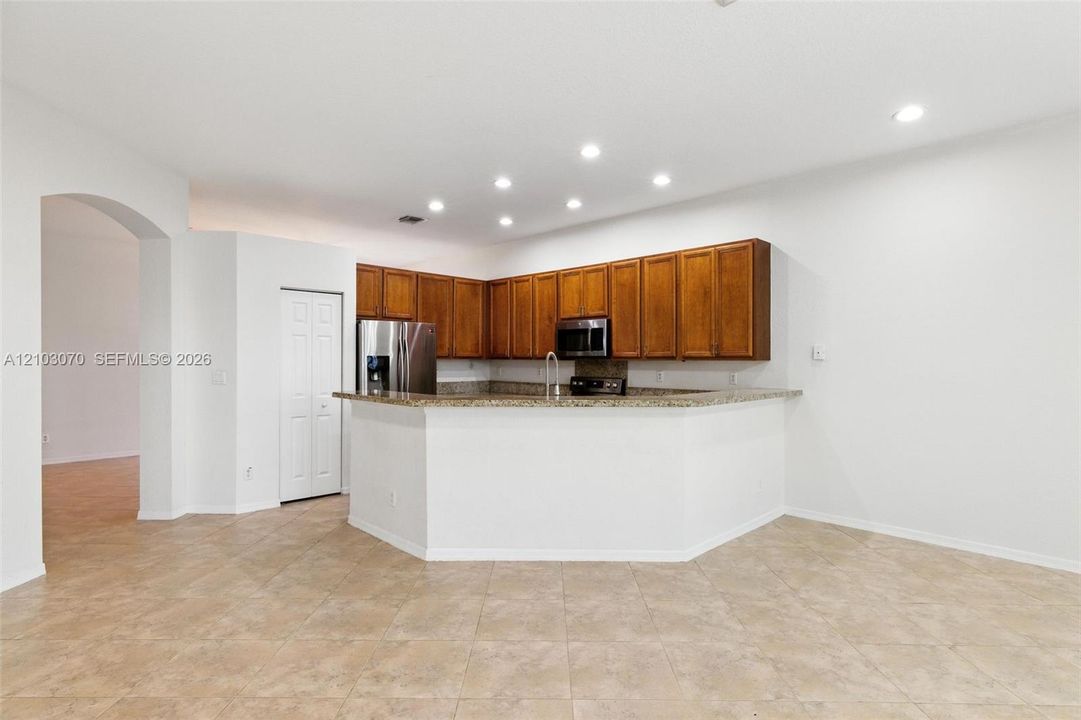 For Sale: $885,000 (4 beds, 3 baths, 2476 Square Feet)